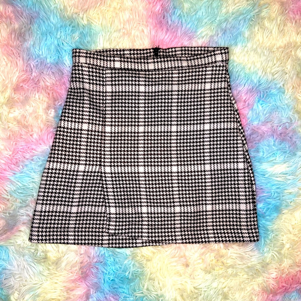Houndstooth black and white skirt
